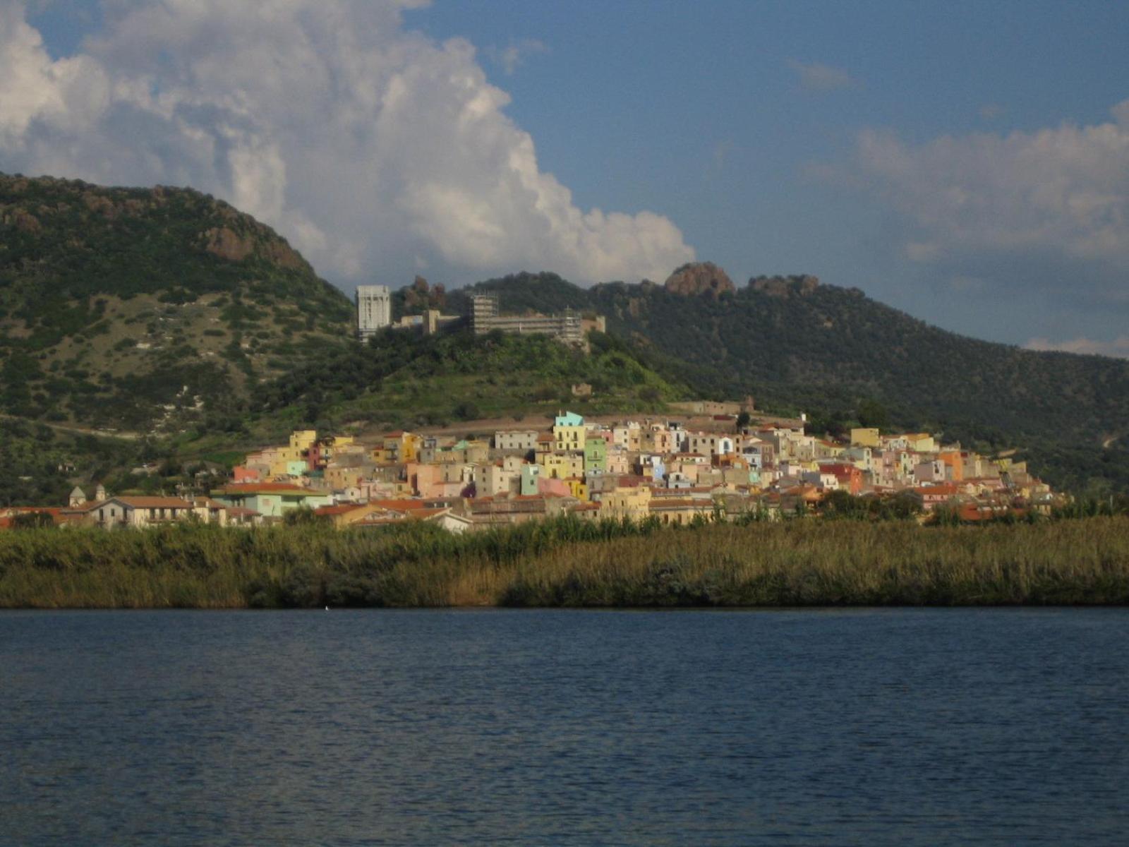 Corte Fiorita Albergo Diffuso Bosa Luaran gambar